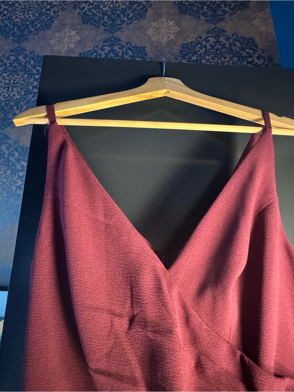 Dress The Population Elegant Burgundy V-Neck Slit Evening Dress 💋🌹 - Picture 12 of 16